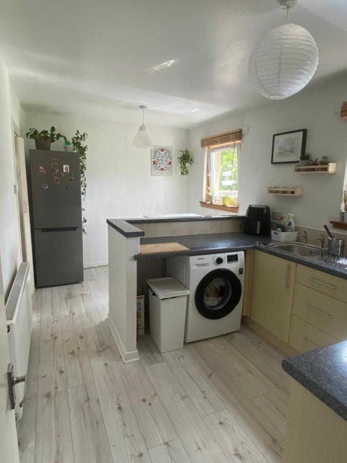 Cozy Bedroom In Shared Accommodation With Free Parking Edinburgh Exterior foto