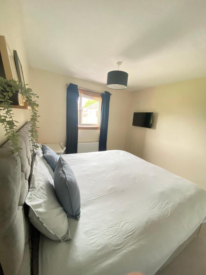 Cozy Bedroom In Shared Accommodation With Free Parking Edinburgh Exterior foto